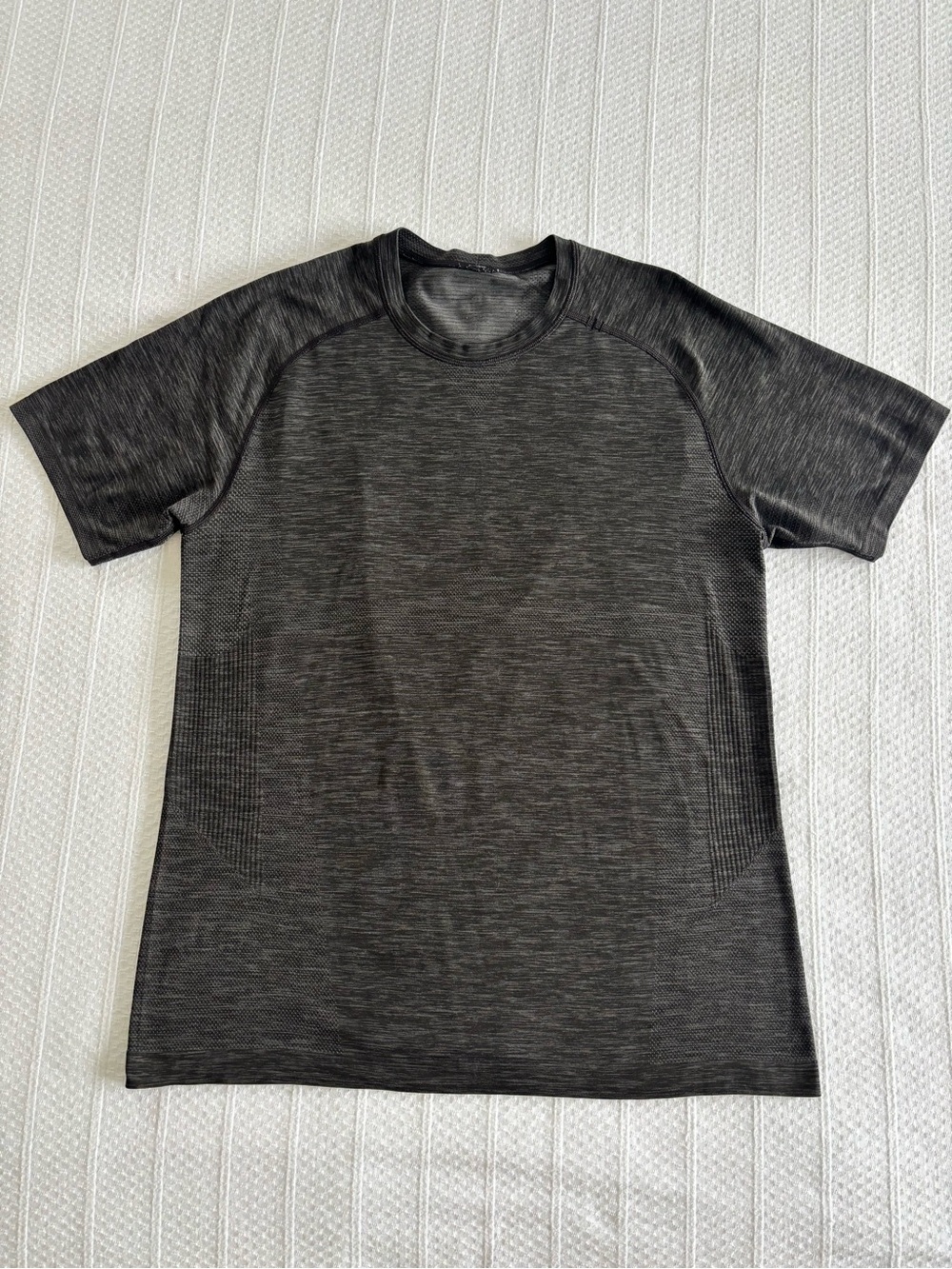 lululemon athletica Men's Heathered Dark Gray Performance Tee